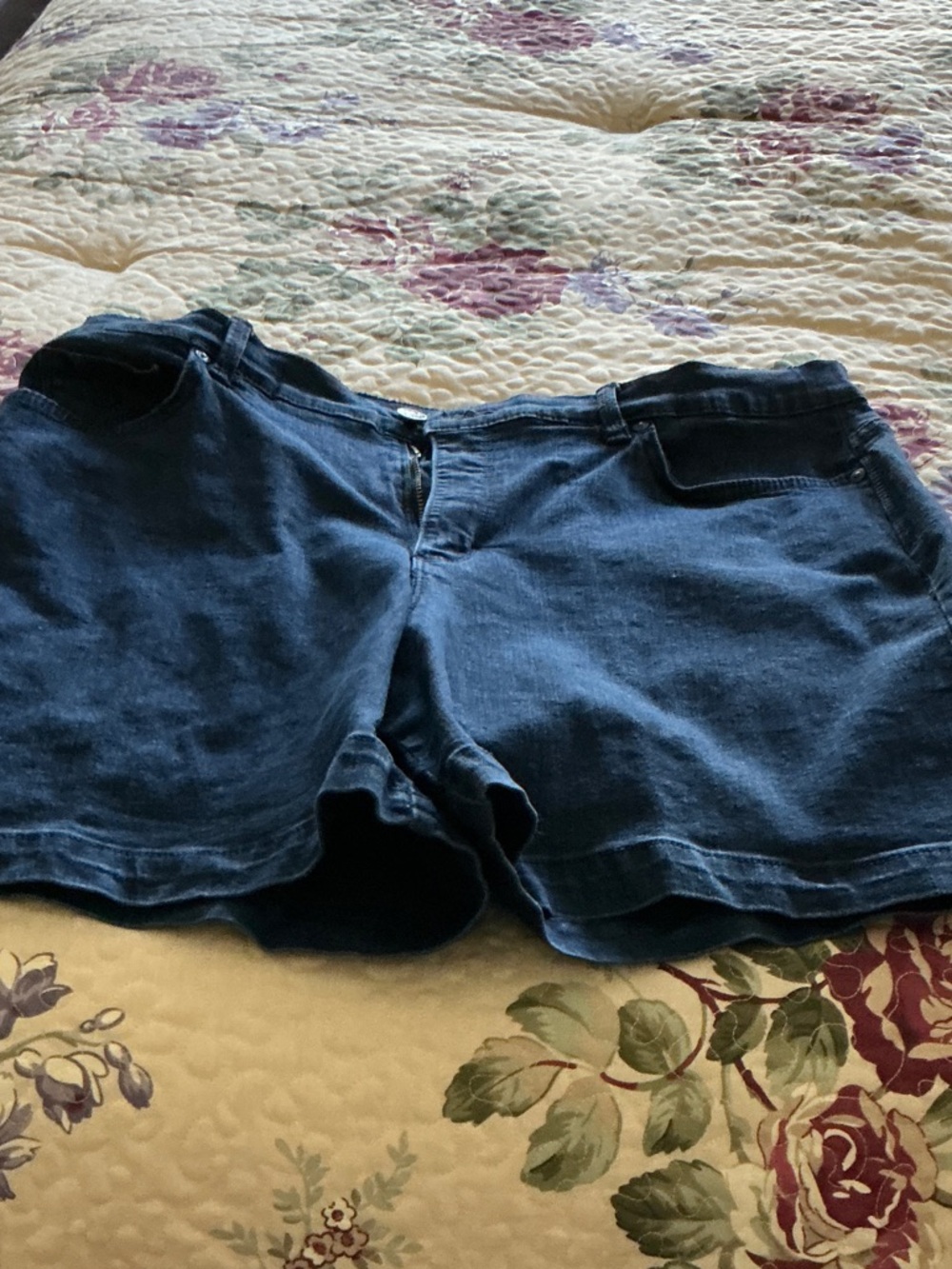 Gloria Vanderbilt Dark Blue Denim Shorts